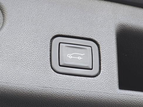 Used 2023 Chevrolet Equinox LT image 12