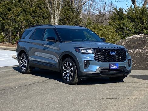 Certified 2025 Ford Explorer ST-Line image 2