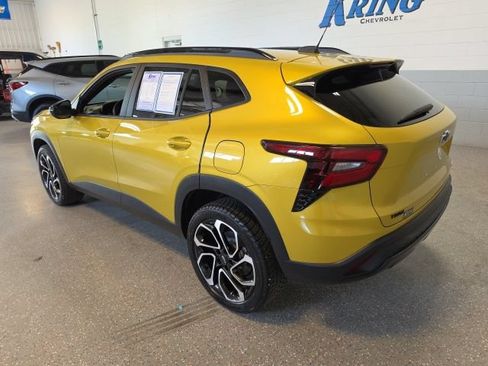 Used 2024 Chevrolet Trax RS w/ Driver Confidence Package FWD image 3