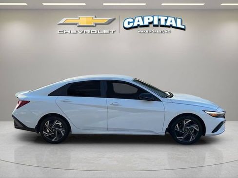 Used 2025 Hyundai Elantra Sport FWD image 6
