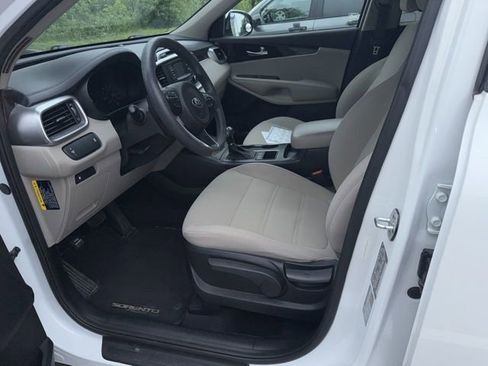 Used 2017 Kia Sorento AWD image 10