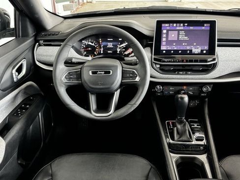 Used 2023 Jeep Compass Latitude image 6