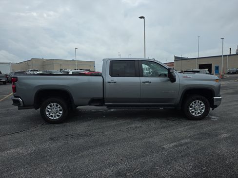 Used 2024 Chevrolet Silverado 3500 LT w/ Convenience Package AWD/4WD image 3