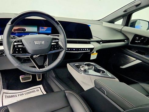 Used 2025 Cadillac Optiq Luxury 1 image 11