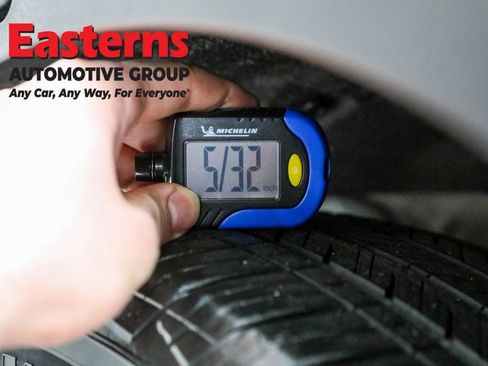 Used 2022 Toyota Corolla Cross XLE w/ Convenience Package image 23