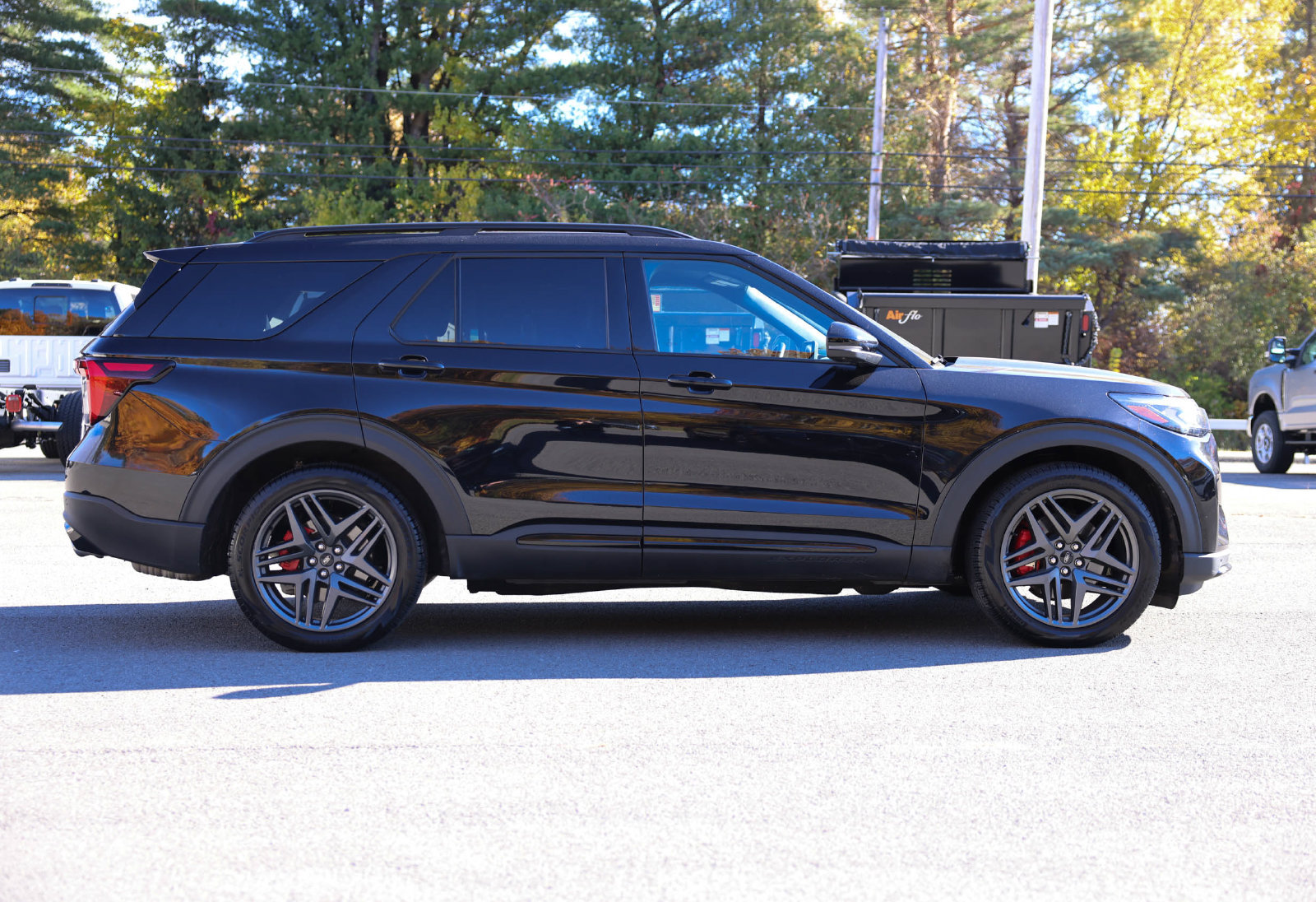 Used 2025 Ford Explorer ST w/ Sun And Sound Package AWD/4WD image 6