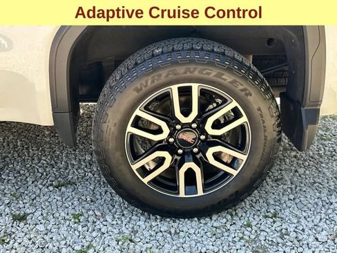 Used 2024 GMC Sierra 1500 AT4 w/ Technology Package AWD/4WD image 9