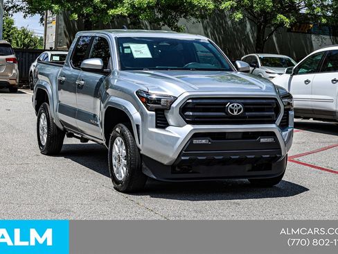 Used 2024 Toyota Tacoma SR5 AWD/4WD image 5