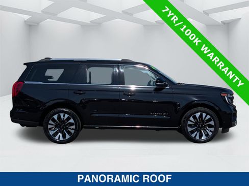 Certified 2025 Ford Expedition Platinum w/ Driver's Package AWD/4WD image 3