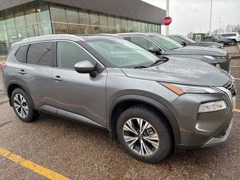 Used 2023 Nissan Rogue SV w/ SV Premium B Package image 3