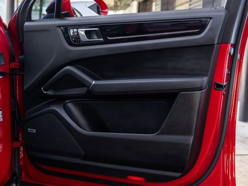 Certified 2021 Porsche Cayenne image 39