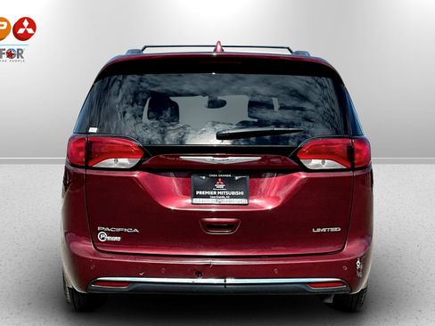 Used 2019 Chrysler Pacifica Limited image 4