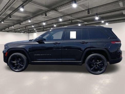 Used 2024 Jeep Grand Cherokee Altitude AWD/4WD image 13