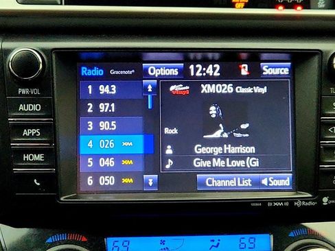 Used 2018 Toyota RAV4 XLE image 19