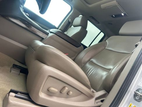 Used 2017 Chevrolet Suburban LT w/ Luxury Package image 11