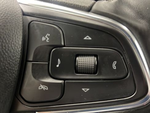 Used 2024 Buick Encore GX Avenir w/ Avenir Convenience Package FWD image 7