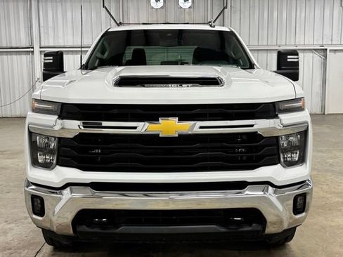 Used 2025 Chevrolet Silverado 2500 LT w/ Convenience Package AWD/4WD image 2