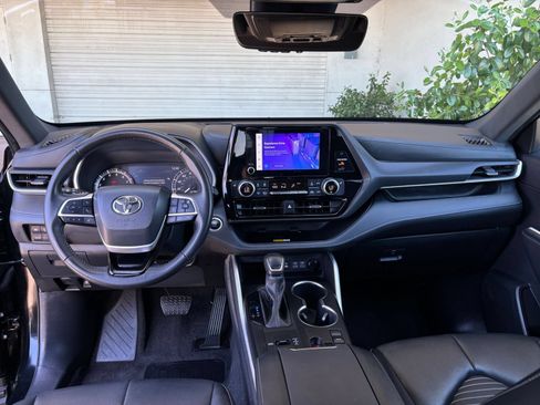 Used 2024 Toyota Highlander XSE FWD image 36