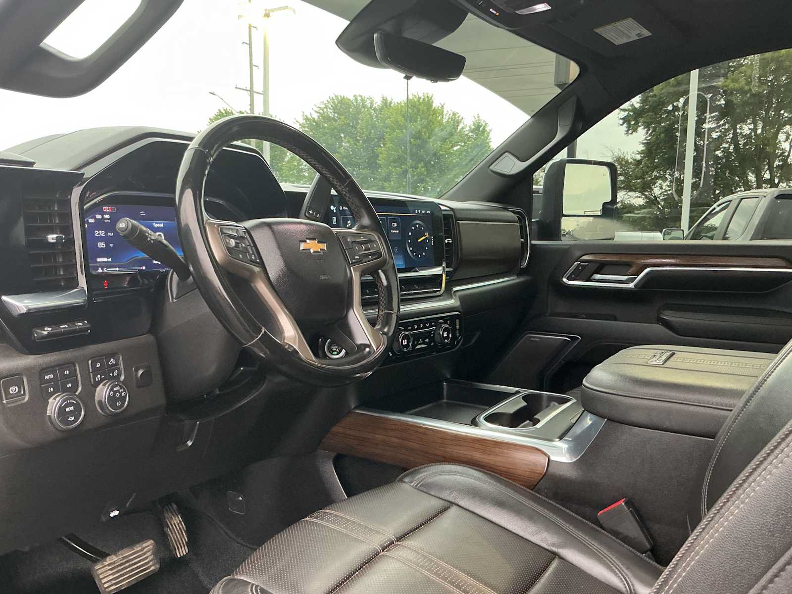 Used 2024 Chevrolet Silverado 2500 High Country w/ High Country Premium Package AWD/4WD image 17