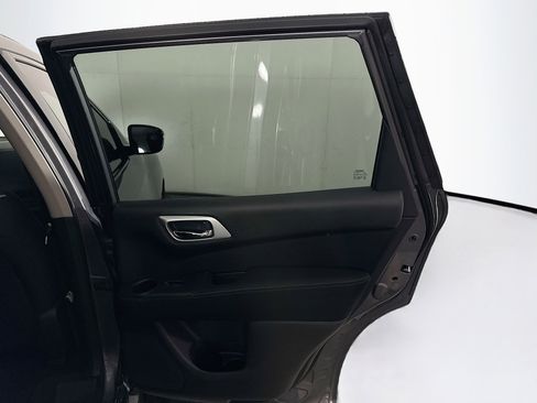 Used 2017 Nissan Pathfinder S image 29