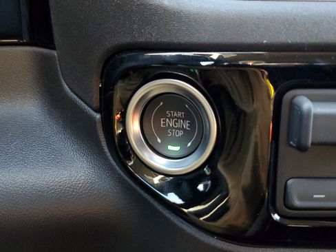 New 2025 GMC Sierra 1500 Elevation image 30