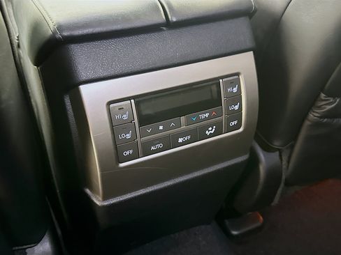 Used 2018 Lexus GX 460 Premium w/ Premium Package AWD/4WD image 29