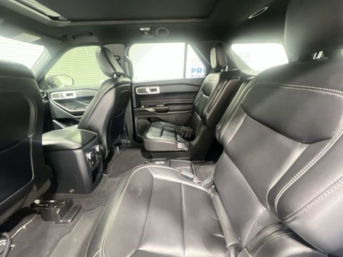 Used 2020 Ford Explorer XLT w/ Equipment Group 202A AWD/4WD image 23