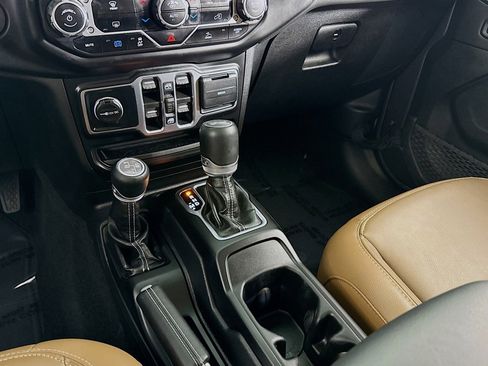 Used 2022 Jeep Wrangler Unlimited Sahara image 5