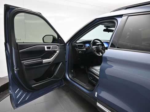 Used 2021 Ford Explorer XLT w/ Equipment Group 202A image 9