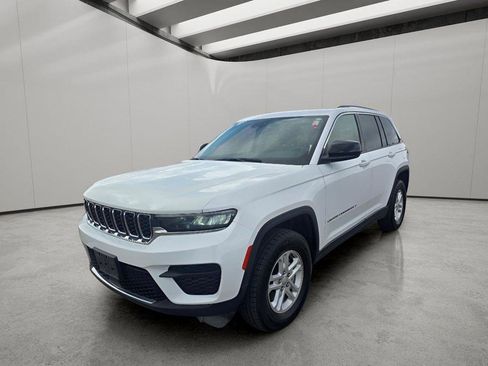 Used 2024 Jeep Grand Cherokee Laredo AWD/4WD image 1