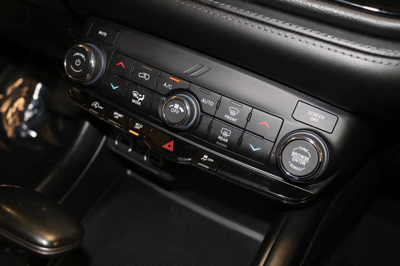 Used 2021 Dodge Durango SXT w/ 3rd Row Seating Group AWD/4WD image 41