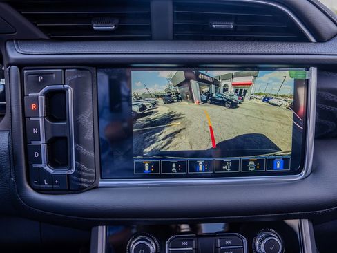 Used 2024 GMC Yukon Denali image 12