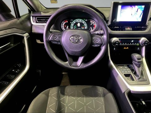 Used 2025 Toyota RAV4 XLE AWD/4WD image 9