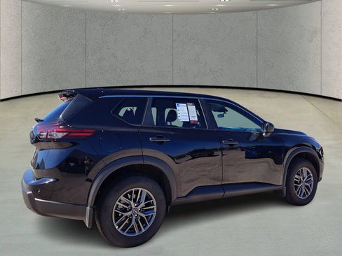 Used 2026 Nissan Rogue S FWD image 5