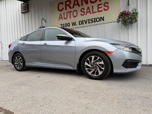 Used 2018 Honda Civic EX image 2