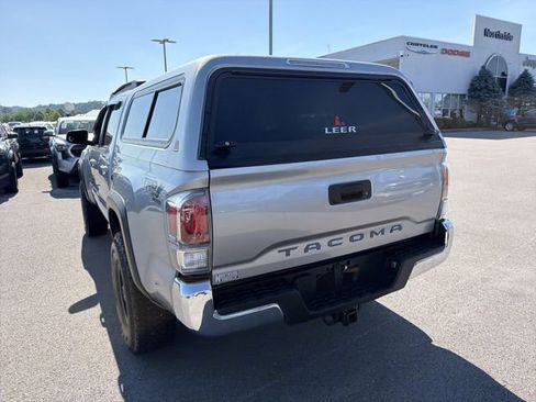 Used 2020 Toyota Tacoma TRD Off-Road AWD/4WD image 9