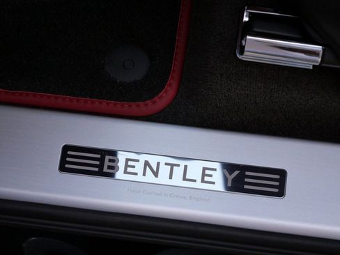 Used 2025 Bentley Bentayga Extended Wheelbase AWD/4WD image 19