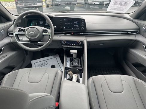 Used 2025 Hyundai Elantra Hybrid FWD image 14