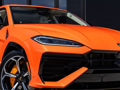 Used 2025 Lamborghini Urus SE AWD/4WD image 22
