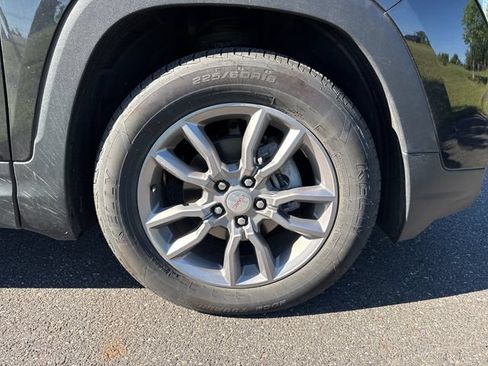 Used 2022 GMC Terrain SLT AWD/4WD image 11