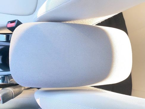 Used 2021 Toyota Corolla L w/ Carpet Mat Package (TMS) FWD image 17