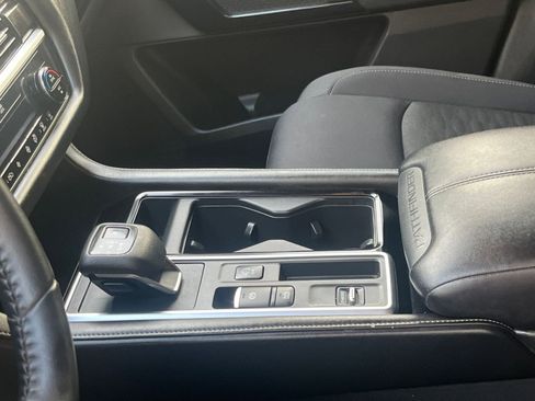 Used 2025 Nissan Pathfinder SV image 43