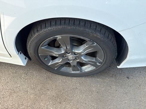 Used 2016 Toyota Sienna SE FWD image 5