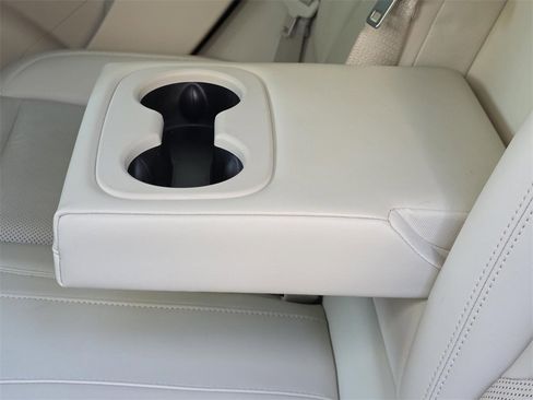 Used 2022 Buick Envision Essence w/ Technology Package I image 12