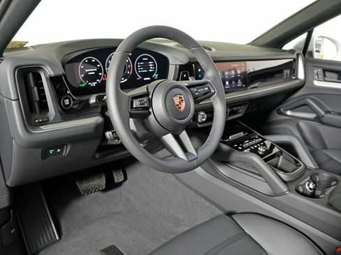 New 2026 Porsche Cayenne Coupe AWD/4WD image 4