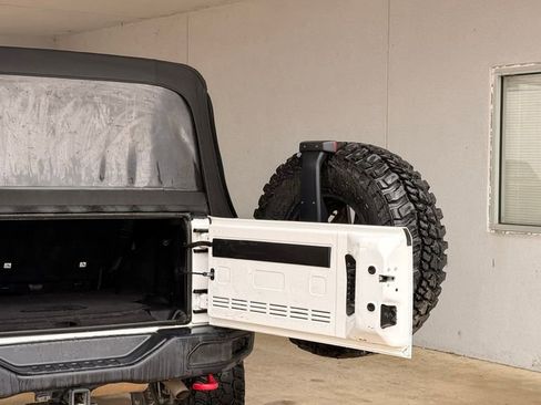 Used 2017 Jeep Wrangler Unlimited Rubicon AWD/4WD image 26