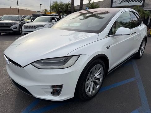 Used 2018 Tesla Model X 75D image 3