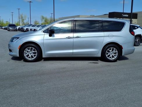 Used 2024 Chrysler Voyager LX FWD image 3