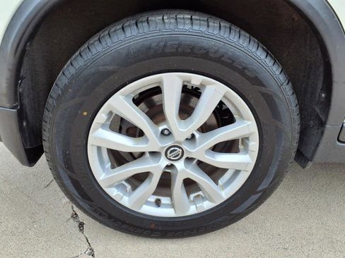 Used 2018 Nissan Rogue SV image 8