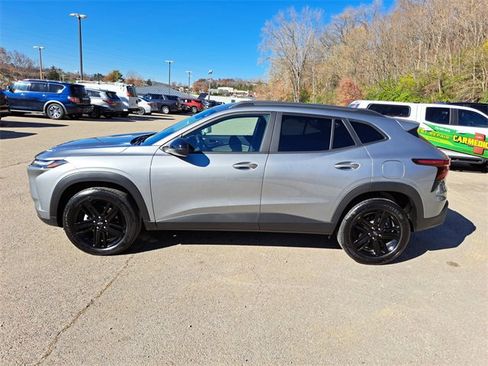 Used 2025 Chevrolet Trax ACTIV w/ Driver Confidence Package image 2